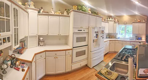 Kitchen - 2016 Timberlake Rd, Branson, MO 65616 photo 1 of 3