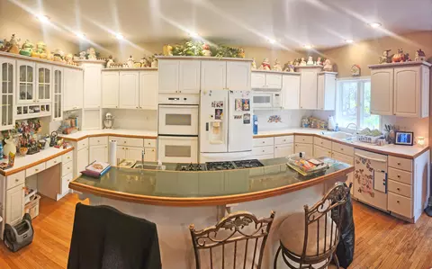 Kitchen - 2016 Timberlake Rd, Branson, MO 65616 photo 2 of 3