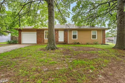 708 E Dyann Dr, Nixa, MO 65714