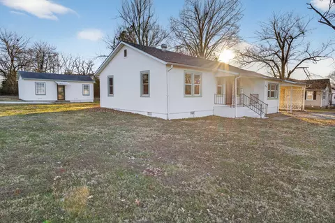 840 Dorris Ave, Mountain Grove, MO 65711