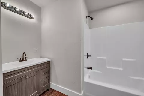 Bath - 104 E 9th St, Willow Springs, MO 65793 photo 3 of 5