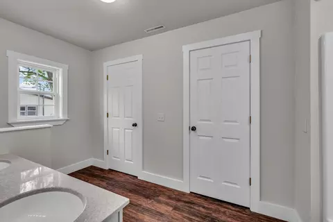 Entry Way - 104 E 9th St, Willow Springs, MO 65793 photo 1 of 2