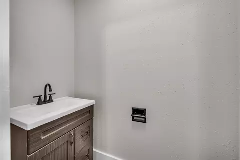 Bath - 104 E 9th St, Willow Springs, MO 65793 photo 5 of 5
