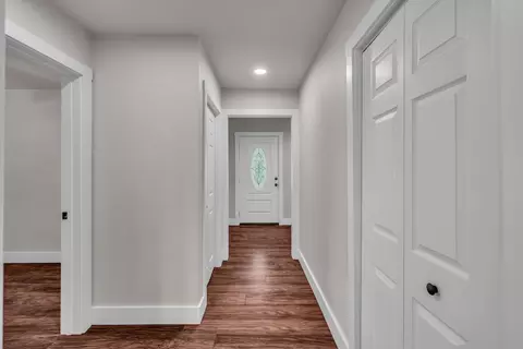 Entry Way - 104 E 9th St, Willow Springs, MO 65793 photo 2 of 2