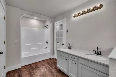 Bath - 104 E 9th St, Willow Springs, MO 65793 photo 1 of 5