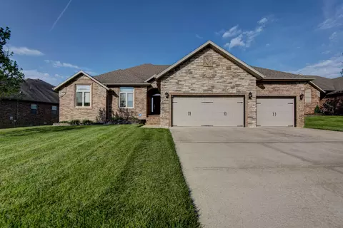 1637 N Waterstone Ave, Springfield, MO 65802
