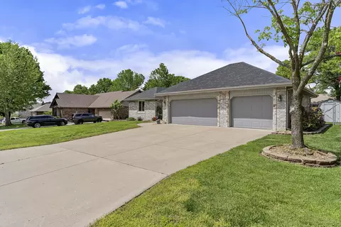 Exterior - 715 W Wasson St, Nixa, MO 65714 photo 2 of 10