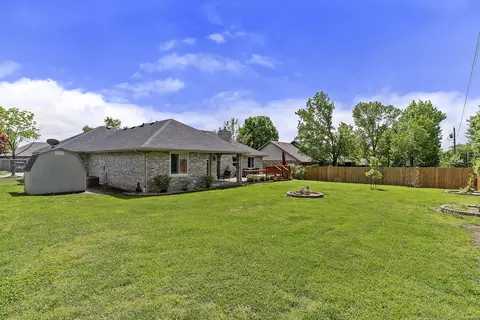 Exterior - 715 W Wasson St, Nixa, MO 65714 photo 4 of 10