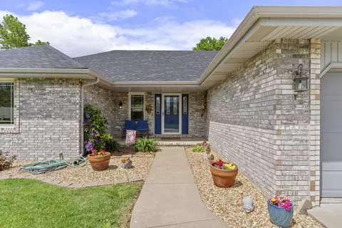 Exterior - 715 W Wasson St, Nixa, MO 65714 photo 3 of 10