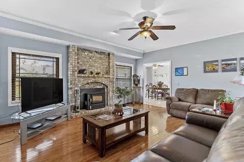 Living - 715 W Wasson St, Nixa, MO 65714 photo 1 of 2