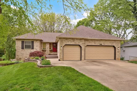 2512 W Arlington St, Springfield, MO 65810