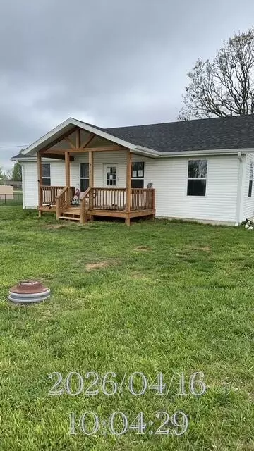 521 W Ventura Dr, Seymour, MO 65746