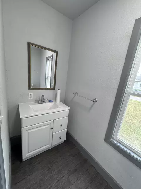 Bath - 22488 Main St, Weaubleau, MO 65774 photo 2 of 5