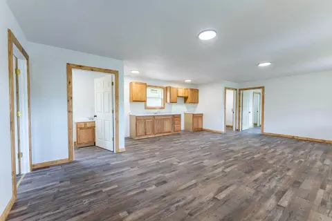 Living - 485 Foxden Dr, Gainesville, MO 65655 photo 2 of 4