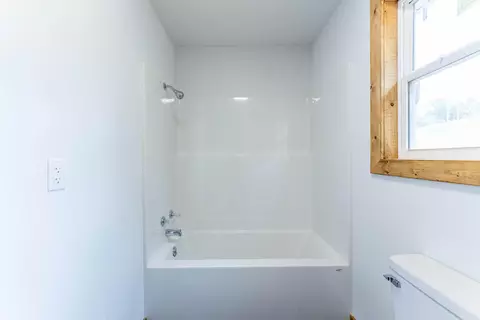 Bath - 485 Foxden Dr, Gainesville, MO 65655 photo 1 of 2