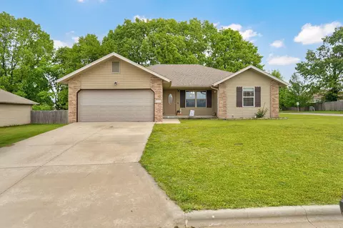501 Bradford Pear, Clever, MO 65631