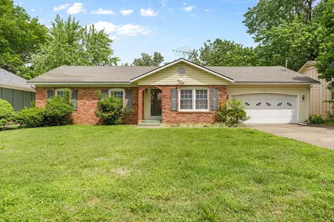 215 E Crestview St, Springfield, MO 65807 photo 2