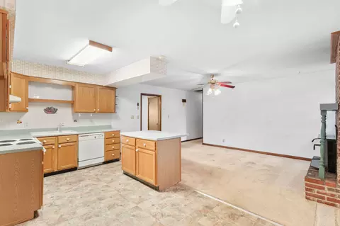 215 E Crestview St, Springfield, MO 65807 photo 8