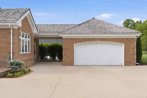 Exterior - 5722 S Castlebay Dr, Springfield, MO 65809 photo 3 of 12