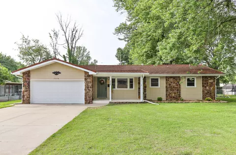 3326 E Whiteside St, Springfield, MO 65804