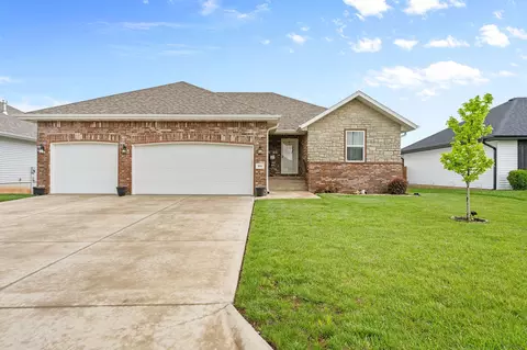 816 S Ridgemont Dr, Nixa, MO 65714