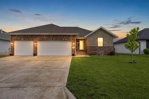 816 S Ridgemont Dr, Nixa, MO 65714
