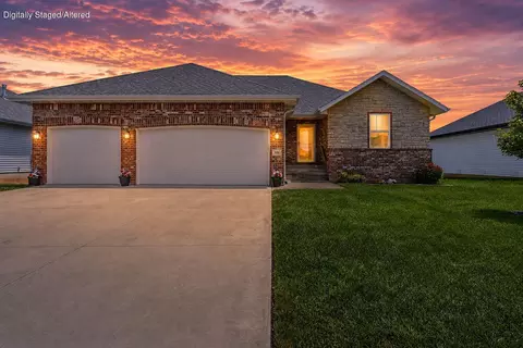 816 S Ridgemont Dr, Nixa, MO 65714