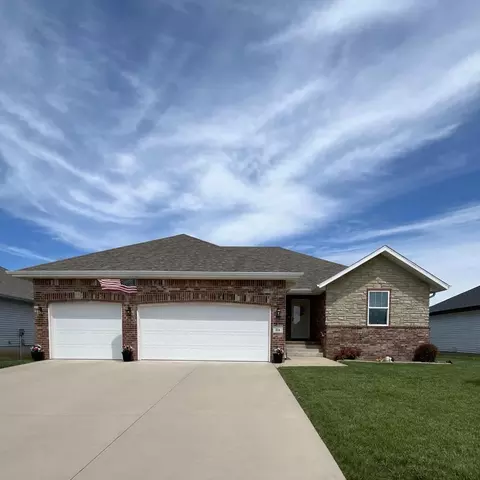 816 S Ridgemont Dr, Nixa, MO 65714
