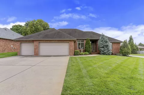 3912 W Olivia St, Battlefield, MO 65619