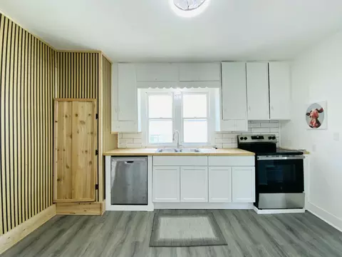 Kitchen - 1448 E Florida St, Springfield, MO 65803 photo 2 of 3