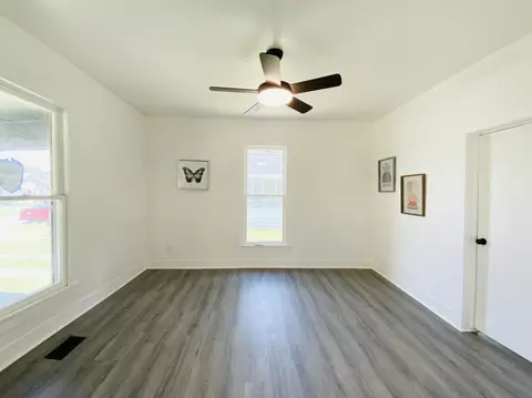 Living - 1448 E Florida St, Springfield, MO 65803 photo 3 of 3