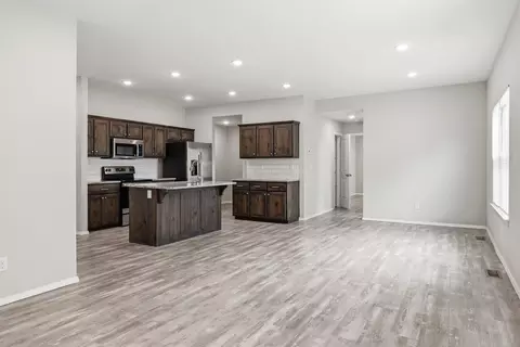 Living - 204 E Rosalie St, Strafford, MO 65757 photo 4 of 5