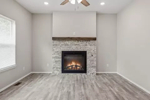 Living - 204 E Rosalie St, Strafford, MO 65757 photo 2 of 5