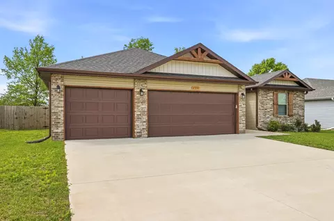 Exterior - 204 E Rosalie St, Strafford, MO 65757 photo 2 of 7