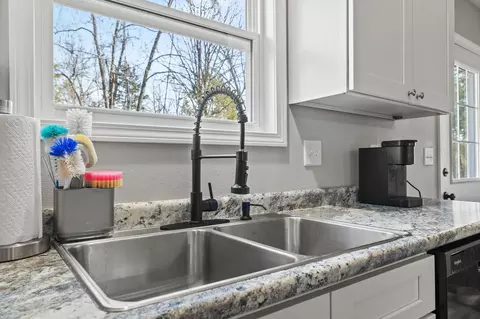 Kitchen - 3048 Ryan Ln, Mansfield, MO 65704 photo 1 of 2