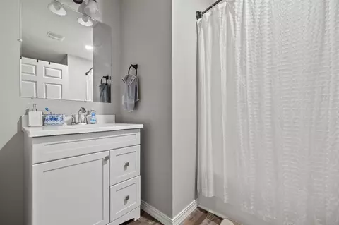 Bath - 3048 Ryan Ln, Mansfield, MO 65704 photo 1 of 4