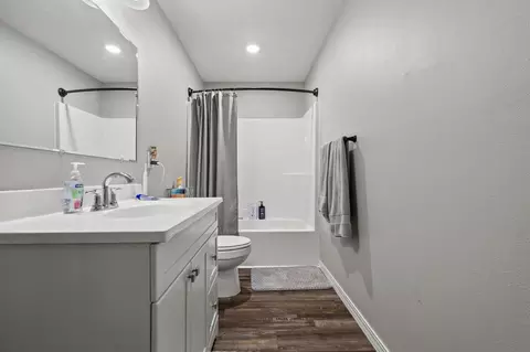 Bath - 3048 Ryan Ln, Mansfield, MO 65704 photo 3 of 4
