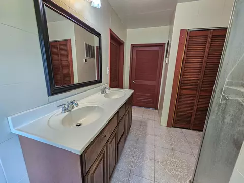 Bath - 105 Cedar Blf, Cabool, MO 65689 photo 3 of 4