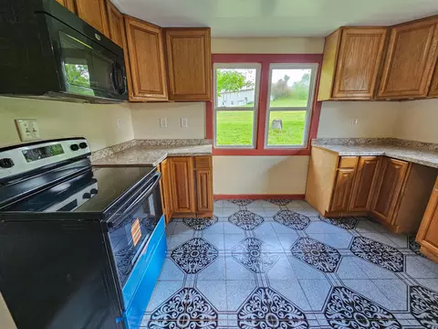 Kitchen - 105 Cedar Blf, Cabool, MO 65689 photo 2 of 3