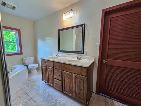 Bath - 105 Cedar Blf, Cabool, MO 65689 photo 4 of 4