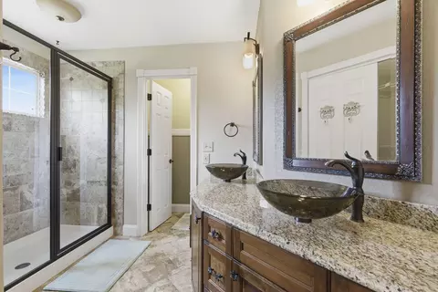 Bath - 169 Waterscape Rd, Ridgedale, MO 65739 photo 1 of 3