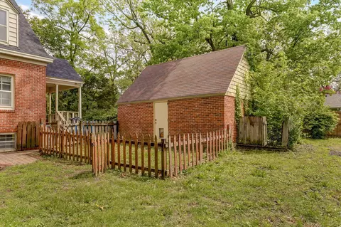 Exterior - 2310 E Grand St, Springfield, MO 65804 photo 7 of 8