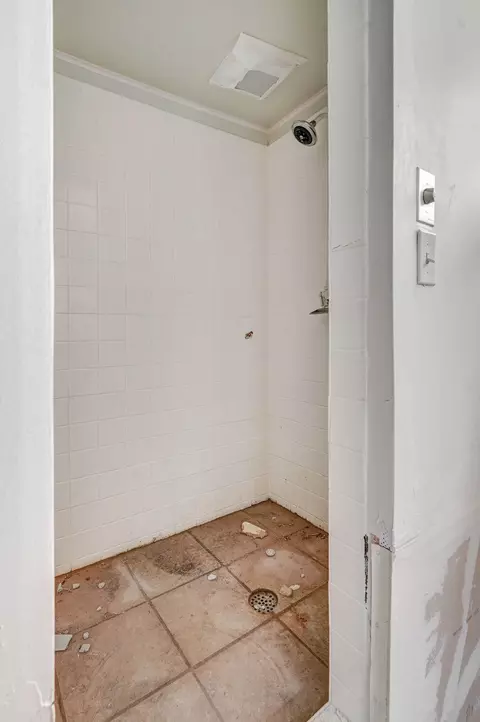Bath - 2310 E Grand St, Springfield, MO 65804 photo 4 of 4