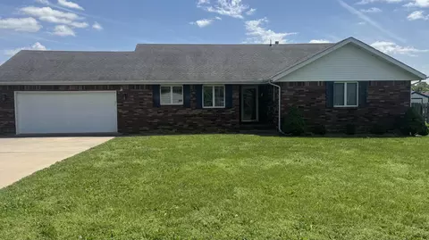 417 Schulz Ave, Monett, MO 65708