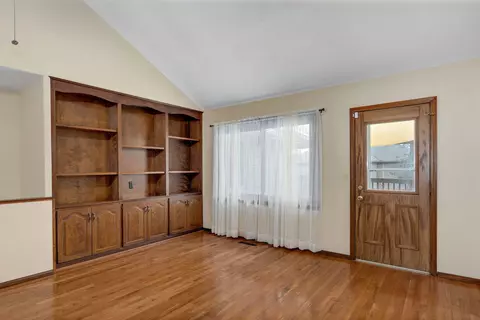 Living - 922 E Manchester Dr, Springfield, MO 65810 photo 4 of 7