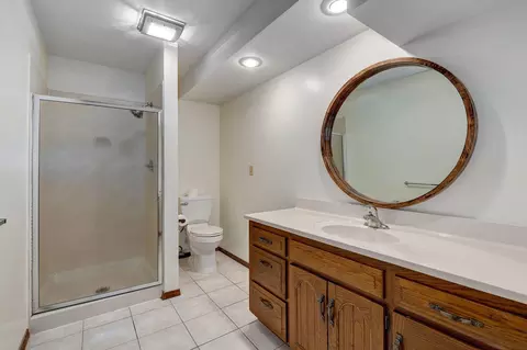 Bath - 922 E Manchester Dr, Springfield, MO 65810 photo 5 of 5