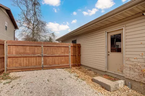Exterior - 922 E Manchester Dr, Springfield, MO 65810 photo 12 of 15