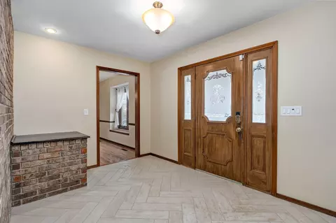 Entry Way - 922 E Manchester Dr, Springfield, MO 65810 photo 2 of 2