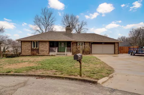 922 E Manchester Dr, Springfield, MO 65810