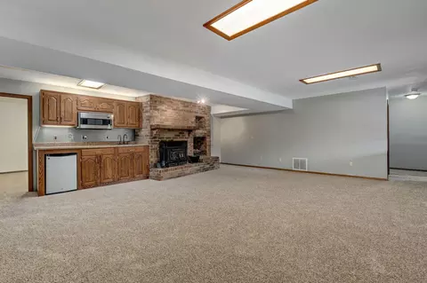 Living - 922 E Manchester Dr, Springfield, MO 65810 photo 6 of 7